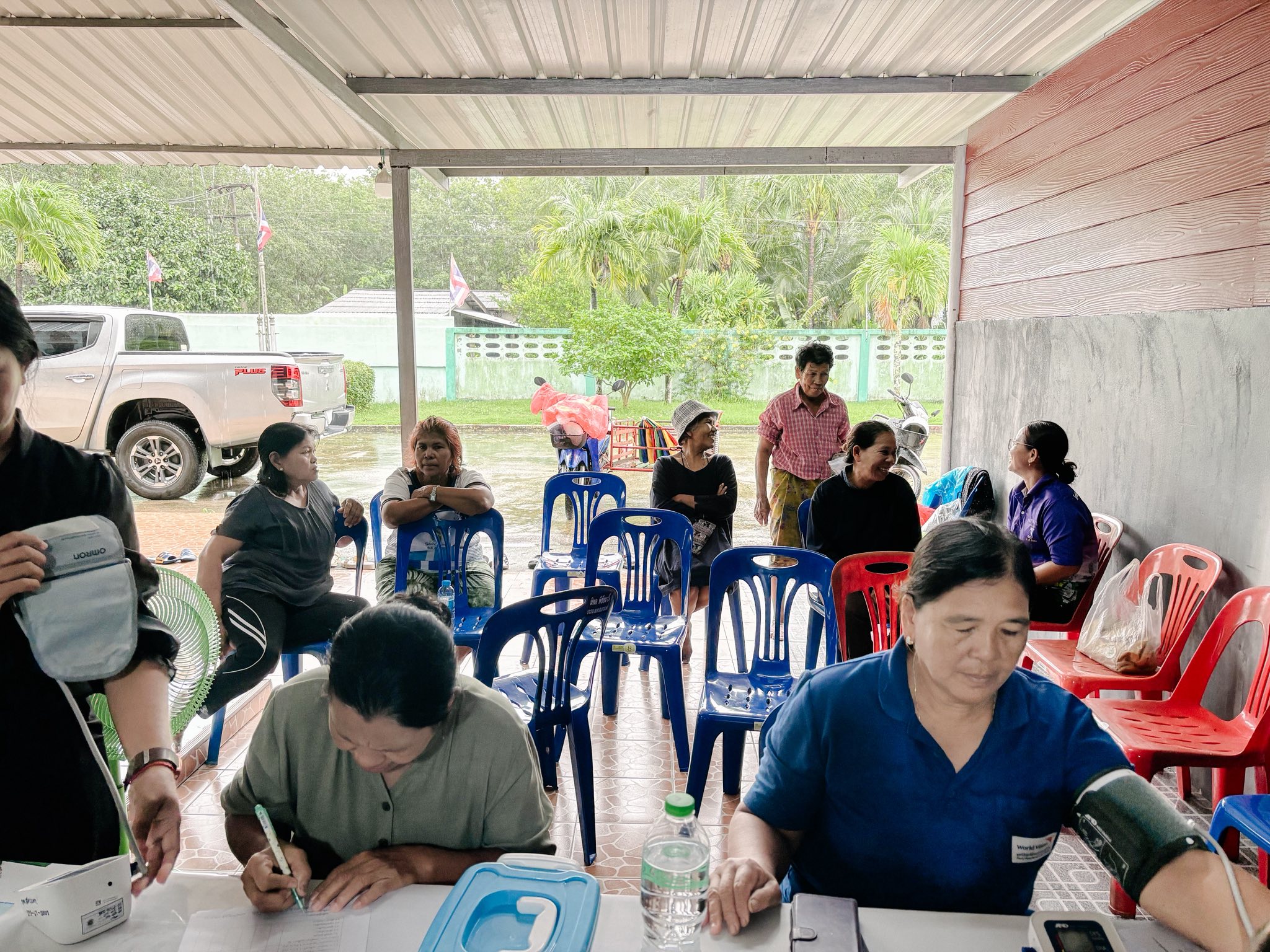 วันที่ 20 พฤศจิกายน 2568 เทศบาลตำบลเกาะนางคำ ร่วมกับ รพ.สต.บ้านบางตาล ให้บริการตรวจคัดกรองสุขภาพเบื้องต้น แก่ประชาชนที่จะเดินทางไปเข้าเฝ้าฯ กราบถวายบังคมพระบรมศพ สมเด็จพระนางเจ้าสิริกิติ์ พระบรมราชินีนาถ พระบรมราชชนนีพันปีหลวง ณ พระที่นั่งดุสิตมหาปราสาท