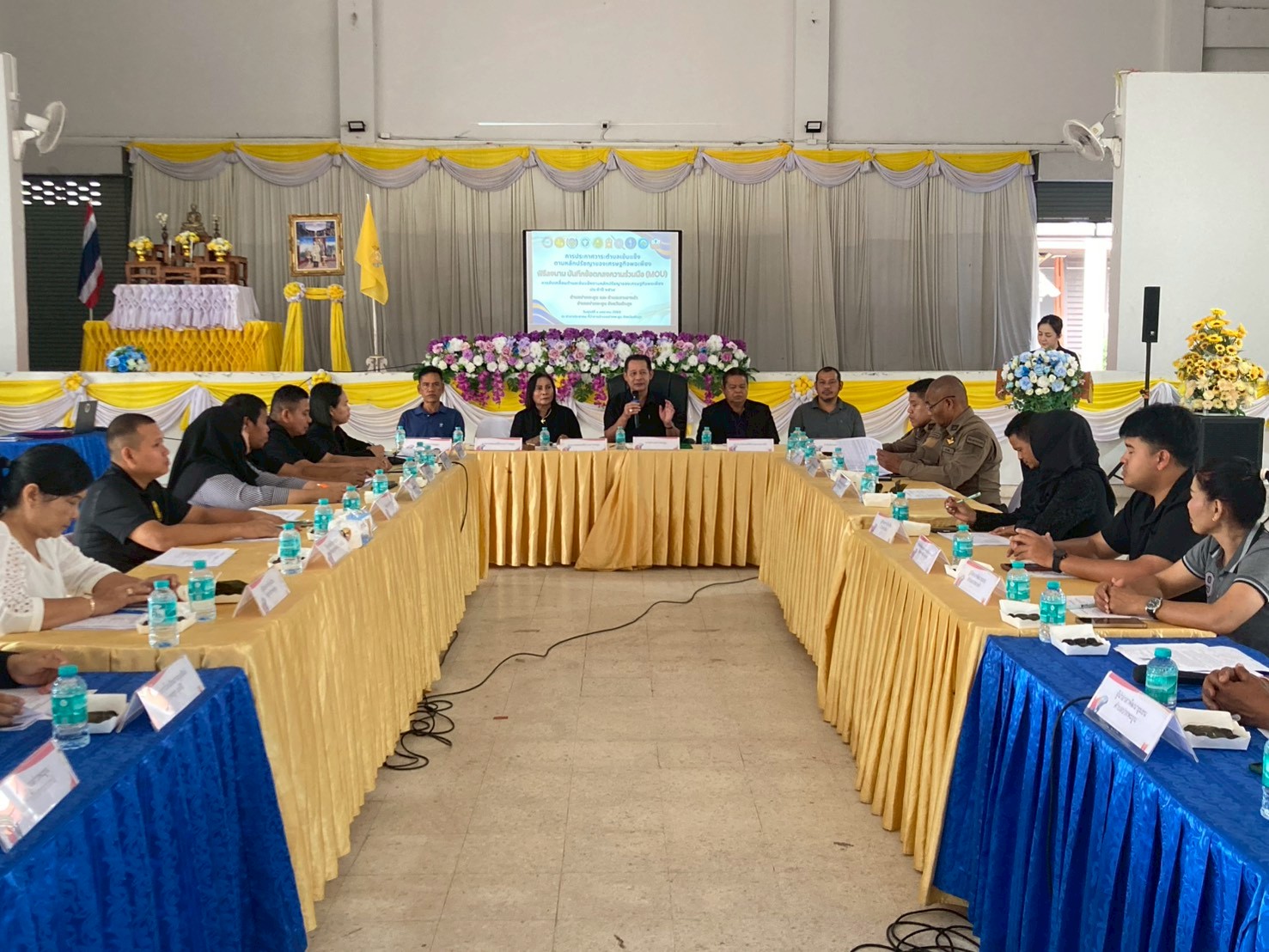 นายพะโยม โอสถวิสุทธิ นายกเทศมนตรีตำบลเกาะนางคำ ร่วมกิจกรรมประกาศวาระตำบลเข้มแข็งตามหลักปรัชญาของเศรษฐกิจพอเพียง และลงนามบันทึกข้อตกลงความร่วมมือ (MOU) การขับเคลื่อนโครงการตำบลเข้มแข็งตามหลักปรัชญาของเศรษฐกิจพอเพียง ประจำปีงบประมาณ พ.ศ.2569