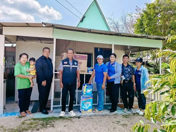 วันที่ 9 มีนาคม 2569 นายพะโยม โอสถวิสุทธิ นายกเทศมนตรีตำบลเกาะนางคำ พร้อมด้วย สมาชิกสภาฯ และเจ้าพนักงานสาธารณสุข ร่วมกับ รพ.สต.บ้านบางตาล และ ทีมผู้ดูแล CG มอบของใช้, วัสดุทางการแพทย์แก่ผู้ป่วยที่มีภาวะพึ่งพิง ในพื้นที่ตำบลเกาะนางคำ อำเภอปากพะยูน จังหวัดพัทลุง
