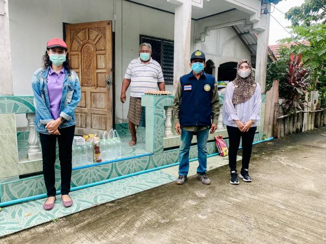 ร่วมมอบถุงยังชีพแก่กลุ่มเสี่ยงที่ต้องกักตัวในพื้นที่ ตำบลเกาะนางคำ