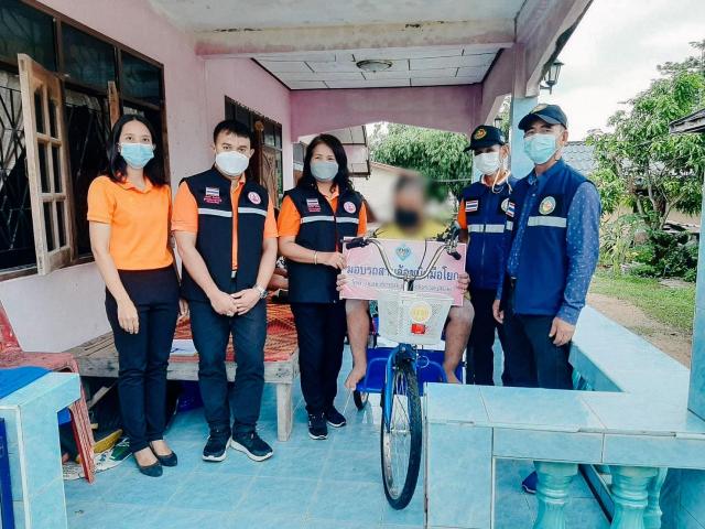 มอบรถโยกสำหรับผู้พิการทางการเคลื่อนไหวแก่ผู้พิการตำบลเกาะนางคำ จำนวน 1 ราย