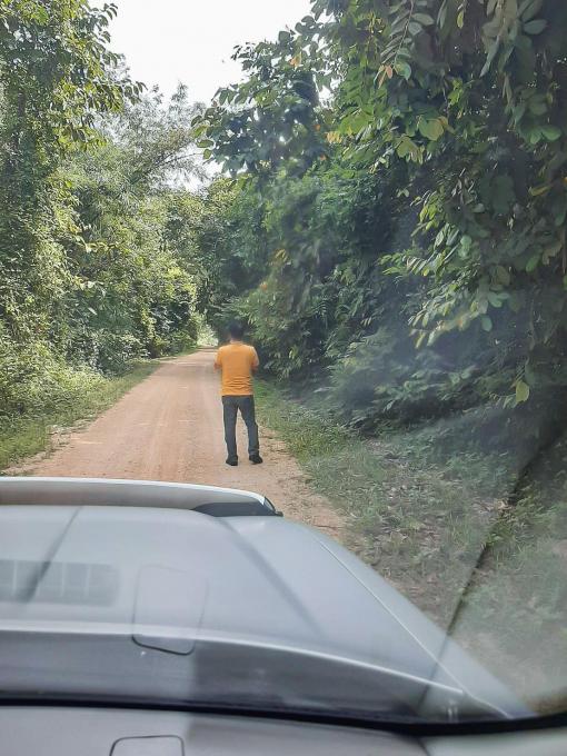 สำรวจไหล่ทางเพื่อวางแผนการตัดหญ้า 2 ข้างทาง อำนวยความสะดวกแก่ประชาชนสัญจร ในพื้นที่ตำบลเกาะนางคำ