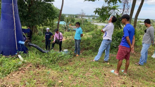 ลงพื้นที่เพื่อตรวจสอบระบบน้ำเบื้องต้น ณ สระเก็บน้ำ หมู่ที่ 2 บ้านเกาะยวน