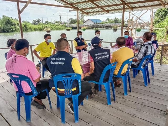 ต้อนรับ ปลัดจังหวัดพัทลุง และร่วมประชุม ปรึกษาหารือเพื่อเตรียมความพร้อมในการทำอาหารแจกจ่ายประชาชนผู้ด้อยโอกาสในตำบลเกาะนางคำ 