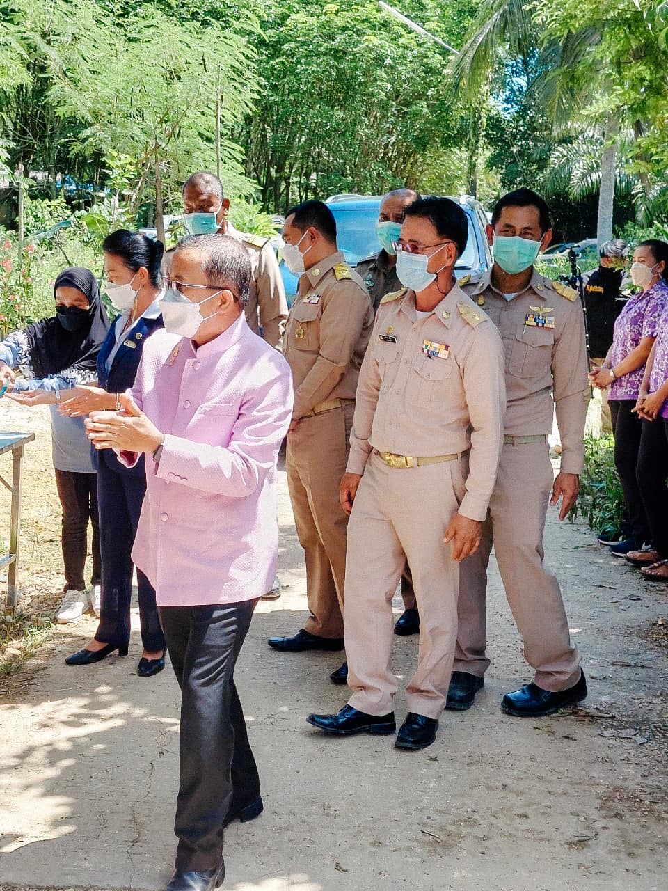 วันที่ 24 พฤษภาคม 2565 กาชาดจังหวัดพัทลุง จัดโครงการสร้างบ้าน “บ้านกาชาดจังหวัดพัทลุง”เพื่อเทิดพระเกียรติสมเด็จพระขนิษฐาธิราชเจ้า กรมสมเด็จพระเทพรัตราชสุดาฯ สยามบรมราชกุมารี  ทรงเจริญพระชนมายุ 67 พรรษา โดยเหล่ากาชาดจังหวัดพัทลุง ได้กำหนดพิธีเปิดและส่งมอบบ้าน แก่นางสาวหร่อหม๊ะ เหล็บหลี บ้านเลขที่ 155 หมู่ที่ 8 ตำบลเกาะนางคำ อำเภอปากพะยูน จังหวัดพัทลุงโดยมี นายกู้เกียรติ วงศ์กระพันธุ์ ผู้ว่าราชการจังหวัดพัทลุง นางมะลิ วงศ์กระพันธุ์ เป็นประธานในพิธีเปิด และส่งมอบ “บ้านกาชาดจังหวัดพัทลุง” ร่วมกับ นายอำเภอปากพะยูน ปลัดอำเภอปากพะยูน สาธารณสุขอำเภอปากพะยูน นายกเทศมนตรีตำบลเกาะนางคำ คณะผู้บริหาร สมาชิกสภา กำนัน ผู้ใหญ่บ้าน และหน่วยงานที่เกี่ยวข้องในพื้นที่