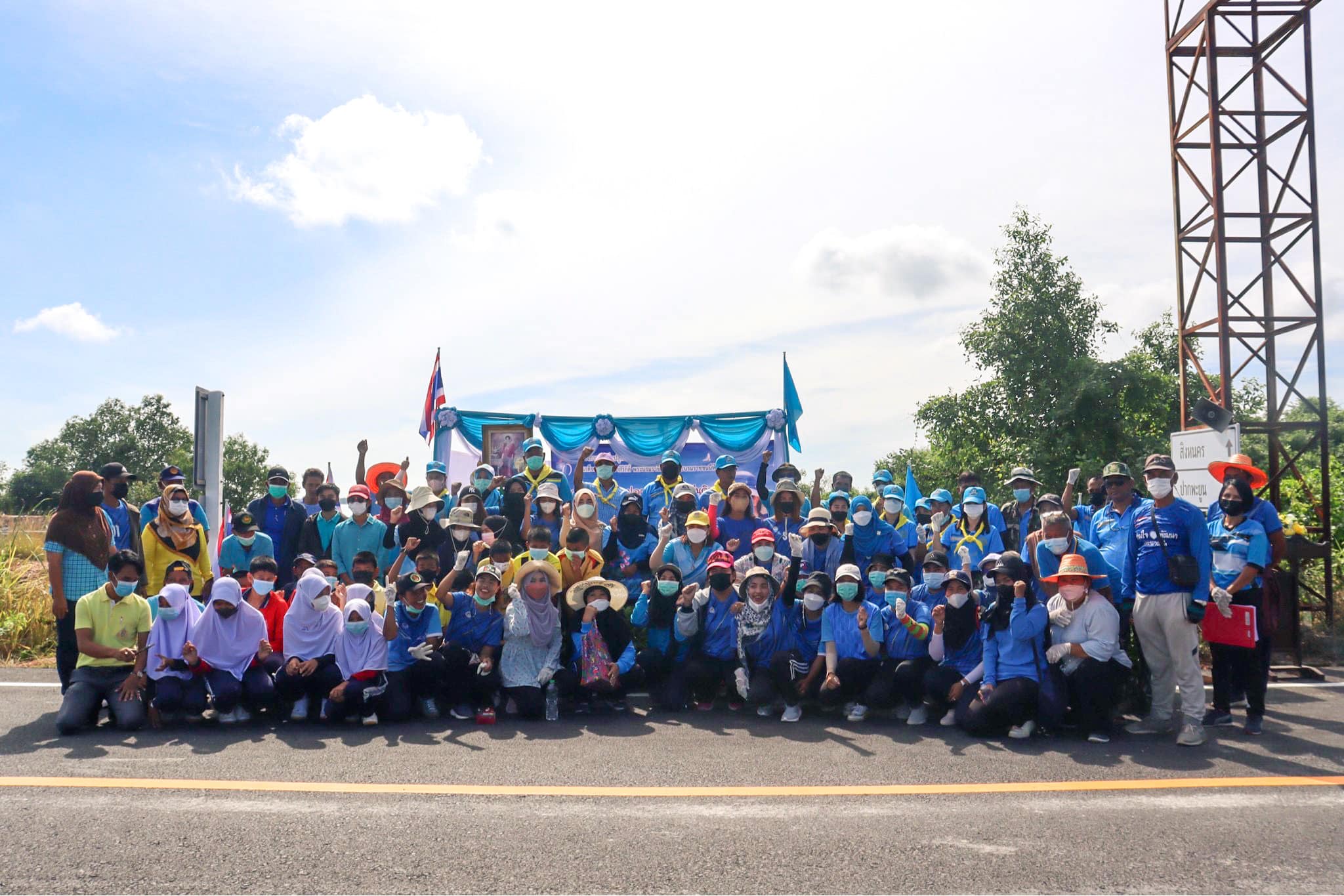 จัดกิจกรรม ปลูกต้นทองอุไร จำนวน 1,000 ต้น บริเวณ 2 ข้างทาง ถนนสายแหลมดินสอ- เกาะนางคำเหนือ (หลาเขียว-แกรนด์แคนย่อน) ตามโครงการท้องถิ่นปลูกป่าเฉลิมพระเกียรติสมเด็จพระนางเจ้าสิริกิติ์ พระบรมราชินีนาถ พระบรมราชชนนีพันปีหลวง 